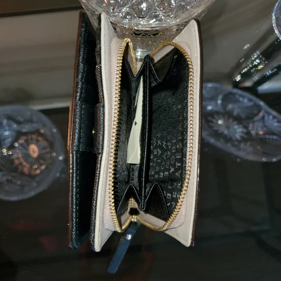 Kate Spade wallet - Picture 4 of 10